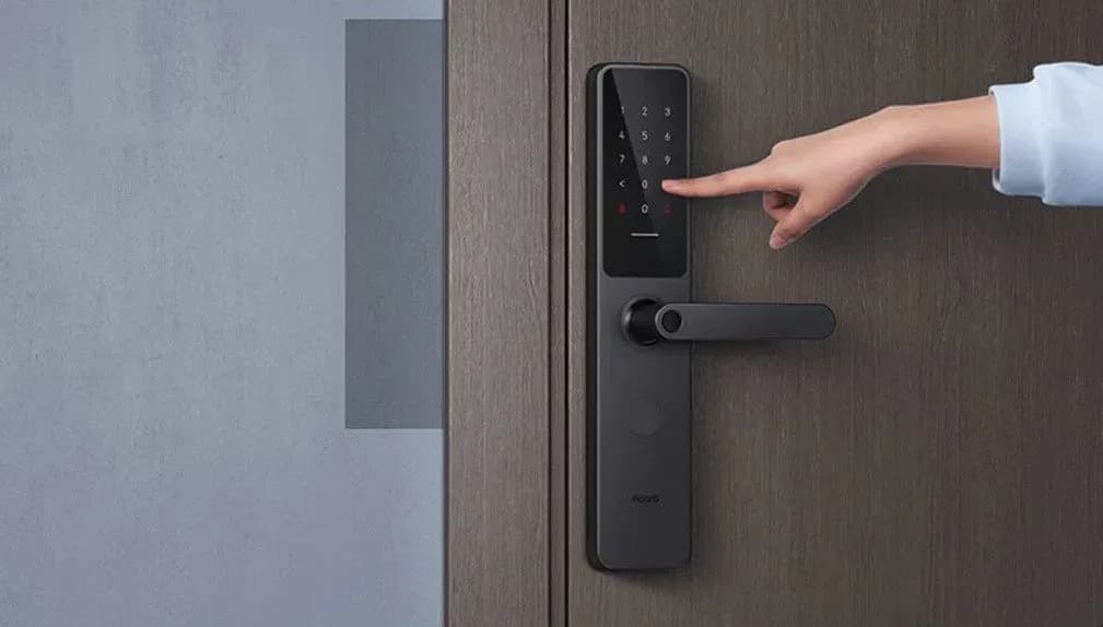 Nhập mật khẩu tạm trên khóa vân tay Aqara để khách Airbnb tự check-in